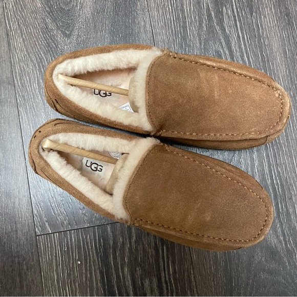 UGG Mascot Slipper (Model 1101110) Size 9 - Picture 5 of 7